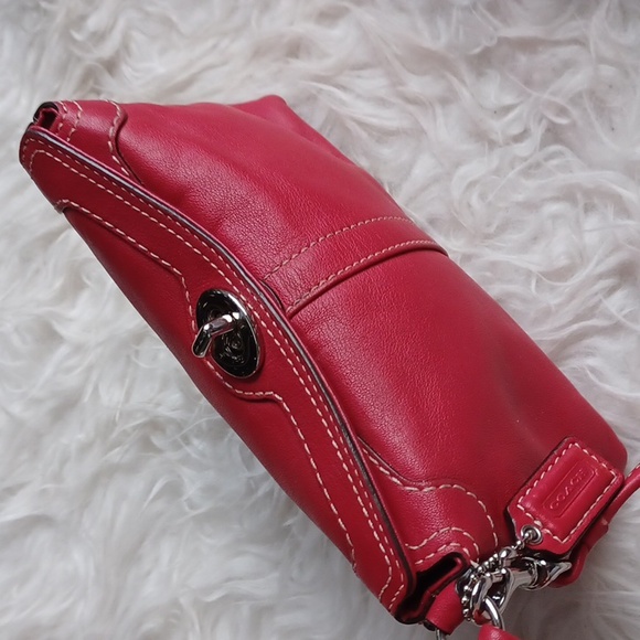 Coach leather  wristlet - Picture 1 of 13